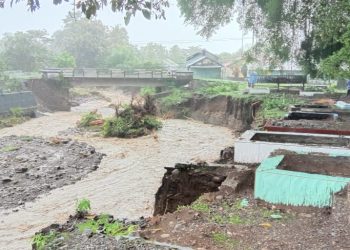 Hujan Deras Dan Angin Kencang, Kapolsek Werinama Imbau Masyarakat Behati – Hati.