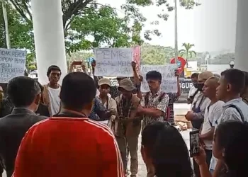 Pedagang Pasar Mardika Menjerit Dipaksa Setor Rp. 9 Juta Per Lapak, Penjabat Walikota Ambon Gusar dan Ancam Bubarkan APMA