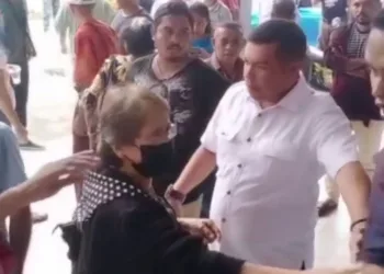 Gegara Calon Raja Matarumah Parentah, Puluhan Warga Naku Hampir “Baku Bakalai” di Pelataran DPRD Kota Ambon