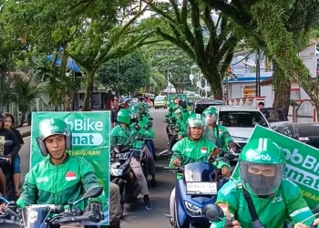 Menyambut Ramadhan, Puluhan Driver Grab Kota Ambon Pawai dan Bagikan Brosur GBH 