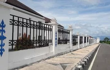 Rezim Bupati Timotius Akerina Tinggalkan Hutang Rp 75 Miliar ke Pemkab SBB, Kok Penjabat Bupati SBB Didemo?