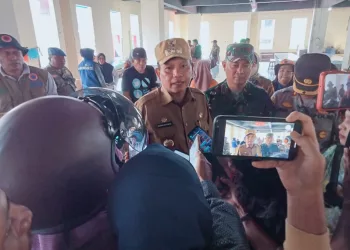 PJ Walikota Ambon Tinjau Pengusian Kebakaran Di Belakang Kota.