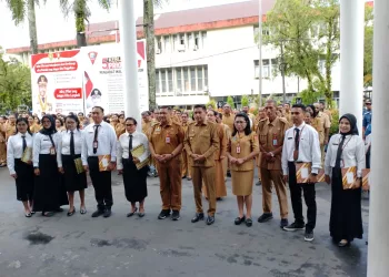 Sadari Ujung Tombak Pelayan Publik, Walikota Ambon Serahkan SK 554 Tenaga PPPK di Bidang Pendidikan dan Kesehatan 