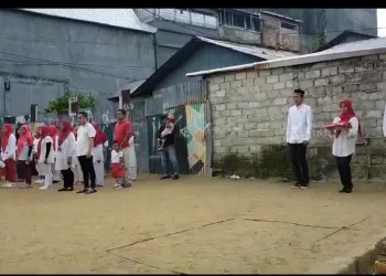 Warga Waringin Meriahkan HUT RI ke-78 Dengan Upacara Kenaikan Bendera Dilapangan Kampung Waringin.