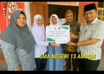 Baznas Maluku Bagikan Paket Sarapan Pagi ke Siswa Dhuafa di Ambon