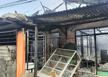 Dua Rumah Dekat Gardu PLN di Jalan Rijali Terbakar.