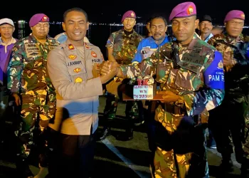 Surprise! Di Hut ke – 78 TNI, Kapolsek KPYS Bersama Personil Beri Kejutan Kepada Personil Lantamal IX Ambon dan Den Intel Kodam dan Intel Korem XVI/Pattimura.