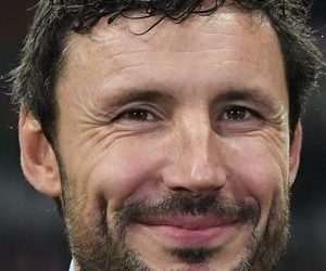 Mark van Bommel, Pelatih Berdarah Maluku Calon Suksesor Stefano Pioli di AC Milan