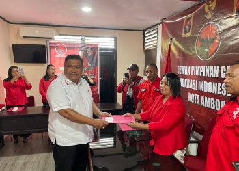 Agus Ririmasse Mendaftar Balon Walkot Ambon di PDIP