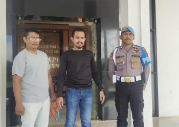 Polisi Serahkan Tersangka Hernanto Permaha dan BB ke Kejari MBD