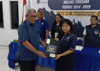 MTH Bacalon Bupati Pertama Kembalikan Formulir Pendaftaran di DPD Partai Nasdem