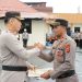 Kapolresta Ambon Memberikan Penghargaan Kepada Kapolsek KPYS dan Anggota Polsek KPYS Ambon