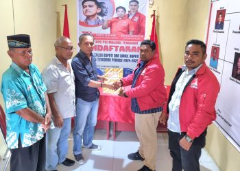 Maju Bacalon Bupati Malra, AYR Ambil Formulir di DPD PSI