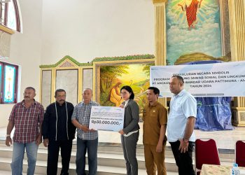 PT Angkasa Pura I Cabang Bandar Udara Pattimura Ambon Serahkan Bantuan ke Gereja GPM Tawiri