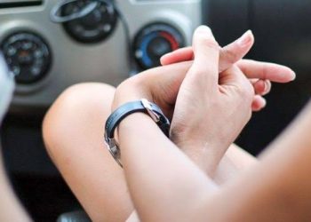 Ditangkap Basah Suami Diduga Sehabis “Baku Ramas” dan “Baku Smulen” di Mobil, Oknum Pegawai Bank Maluku di Masohi Belum Dinonaktifkan