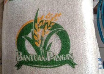 Puluhan KK Penerima Raskin Terancam “Mati Lapar”, Antre Tahan Lapar Berjam-jam Pulang Rumah Nihil, Lurah Benteng Janji Sanksi Tegas Anak Buahnya