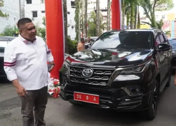 Agus Ririmasse Kembalikan Dua Unit Mobil Dinas ke Pemkot Ambon, Patut Dicontohi Pejabat Lain