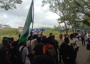 Ada Unsur Politik dan Demi Kepentingan Pribadi, Aktivis HMI Ambon Demo Tolak Gedung Sport Centre Unpatti Diberi Nama Bahlil Lahadalia