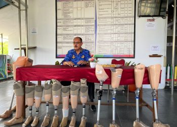 Dissos Kota Ambon Salurkan Bantuan Kaki Palsu ke Sembilan Penyandang Disabilitas