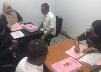 Jaksa Terima Dua Tersangka dan BB Kasus “Pancuri Kepeng Negara” Pembangunan Rumah Khusus TNI di Maluku
