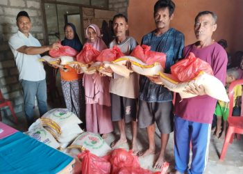 Baznas SBT Menyalurkan 600 Paket Sembako di Tiga Kecamatan