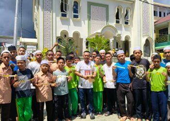 Malut United Berbagi Kebahagiaan Bersama Masyarakat Maluku Utara 