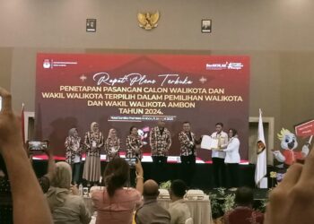 KPU Kota Ambon Tetapkan Bodewin Wattimena dan Ely Toisutta Walikota dan Wakil Walikota Terpilih