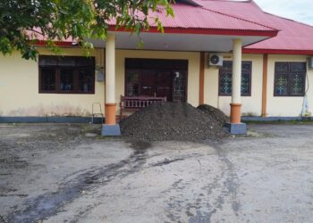 Pemilik Lahan Tuding Pemkab SBB “Pembohong Besar”, Palang Kantor Dinas PUPR Sampai Bupati Definitif Dilantik