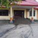 Pemilik Lahan Tuding Pemkab SBB “Pembohong Besar”, Palang Kantor Dinas PUPR Sampai Bupati Definitif Dilantik