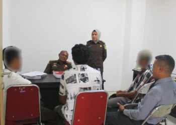 Kejari SBT Terima Tersangka dan Barang Bukti Tahap Dua Perkara Tindak Pidana Kehutanan