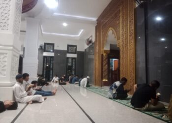 Jamaah Masjid Darul Hasanah Poka Tunggu Sidang Isbat Untuk Laksanakan Tarawih