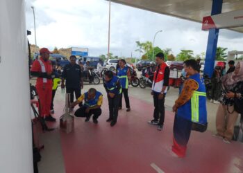 Pastikan Kualitas BBM, Pertamina Bersama Disperindag Sidak SPBU Sorong