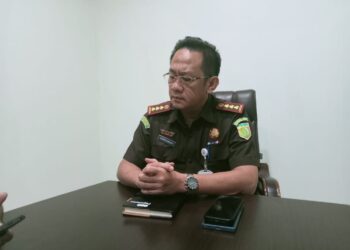 Kajari Ambon Resmi Limpahkan Berkas Kepsek SMPN 9 Ambon Untuk Disidangkan