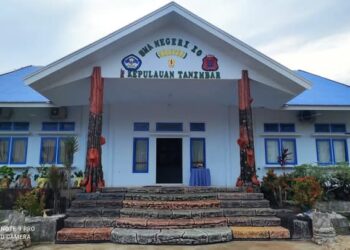 Ada Korupsi Rp. 2,6 Miliar Dana BOS dan Pungli Rp. 400 Juta Lebih, Mantan Kepala SMA 10 Kepulauan Tanimbar Suruh Istri Orang Pijat Dirinya Saat Sepi