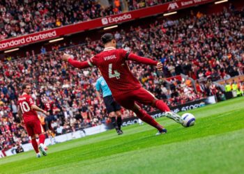 Virgil Van Dijk Jadi Pemain Belanda Pertama Juarai Liga Inggris Sebagai Kapten Tim