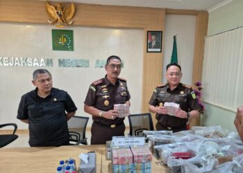 Jadi “Sarang Baru para Pancuri “, Kantor PT Dock Waiame dan Rumah Manajer Keuangan Digeledah, Jaksa Sita Mobil, Hp dan Sejumlah Tas Mewah