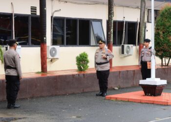 Kapolresta Ambon Kasih Piagam Penghargaan ke AKP Johan Anakotta, Ipda Abu Felubun dan Aiptu J Van Harling