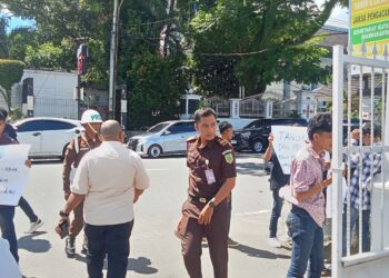 Demo di Polda Maluku, Koalisi OKP Bela Rakyat Minta Kapolda Evaluasi Kapolres Buru