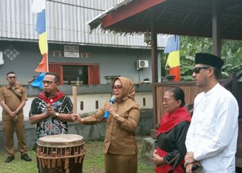 Wawali Hadir di Pergantian Atap Baileo Negeri Halong, Ini Pesan Wawali