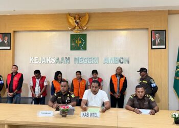 “Pancuri” Dana Desa Senilai Rp. 1,1 Miliar Lebih, Mantan Pejabat Tiouw dan Lima Perangkat Negeri Setempat Dipenjarakan Jaksa di Saparua.