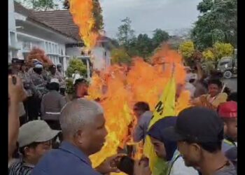 Empat Aktivis PMII Terbakar Saat Demonstrasi di DPRD SBT
