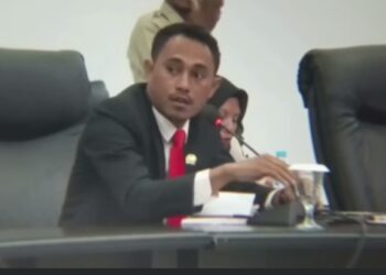 Dirapat Paripurna, Ketua Fraksi PDIP Kritik Kebijakan Bupati SBT