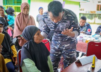 Kodaeral IX Ambon Gelar Bakti Kesehatan dan Edukasi Cinta Rupiah di Siwalalat