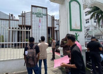 Mahasiswa Demo di Depan Kantor Kejati Maluku, Minta Jaksa Periksa Pejabat Dinas PUPR Maluku dan Direktur CV. Marwakan