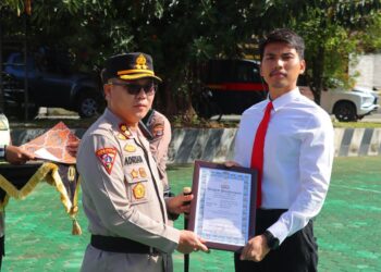 Kapolres Tual Beri Penghargaan Personel Berprestasi, Tekankan Etika Pelayanan dan Disiplin Tugas