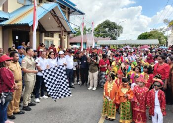 Wabup Malra Lepas Karnaval Budaya FPMK 2025, Tampilkan Pesona Wisata Kepulauan Kei di Kancah Nasional