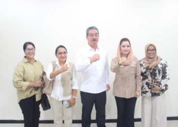 Kunjungan Kerja Komisi V dan Komisi IX DPR RI ke Maluku: Gubernur Hendrik Lewerissa Sambut Langsung Ketua Komisi Lasarus dan Felly Runtuwene