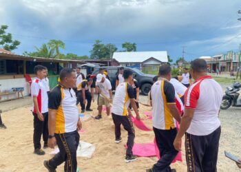 Polres MBD Gelar Bakso di Masjid Nurul Iman Tiakur