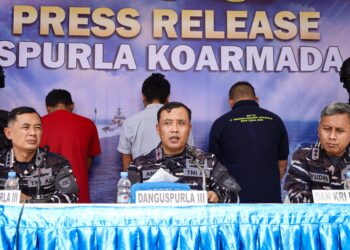 Tangkap Kapal Ikan Bermuatan BBM Ilegal di Perairan Pulau Buru, Guspurla Koarmada III Gelar Keterangan Pers