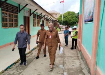 Kadisdik Maluku Tenggara Pimpin Monitoring Lapangan Pastikan Program Fisik dan Digital Berjalan Baik